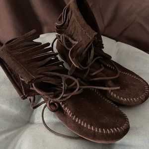 Girls size 3 Minnetonka Fringe booties